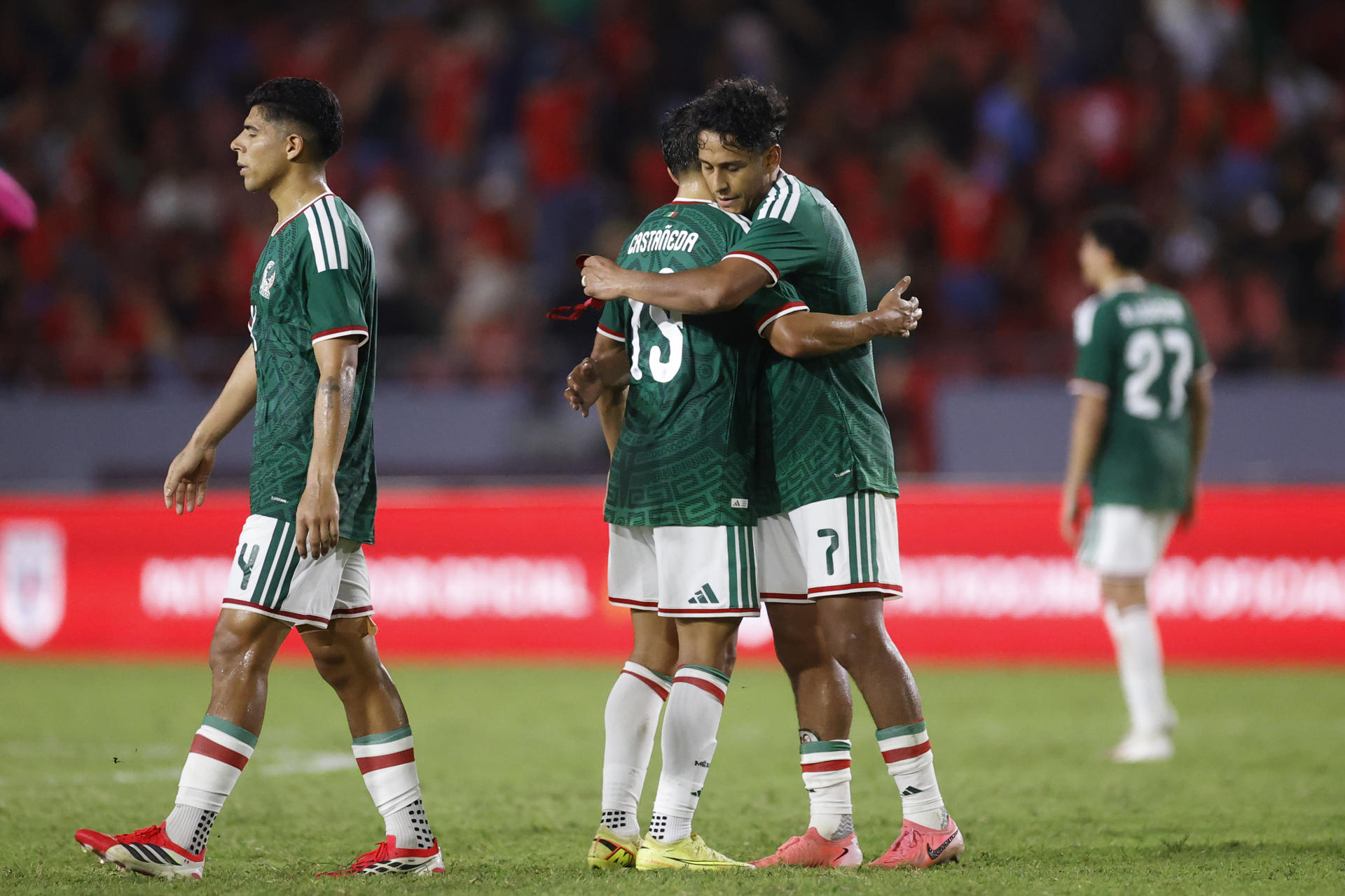 "La Confrontación Sudamericana: Bolivianos y Mexicanos se Medirán en la Cancha para Decidir quiénes Son los Reyes del Fútbol Continental"